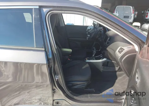 2019 Jeep Compass Sport Fwd z USA, uszkodzony, nr VIN 3C4NJCAB5KT613144